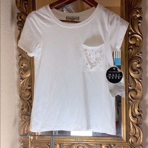 Pearled pocket white tee junios small long crop